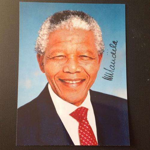 Lovely photograph of Nelson Mandela (with copied signature / autograph)