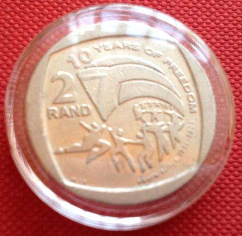 2004 10 YEARS OF FREEDOM R2 COIN IN CAPSULE - Good quality circulated