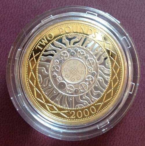 Absolutely Stunning Queen Elizabeth Year 2000 Proof 2 Pounds - Sterling silver with gold plating
