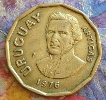 1976 URUGUAY 1 PESO  - A nice one for world coin collectors!