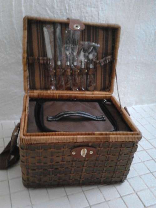 Picnic Basket Wicker Insulated 33cm x 25cm x 23cm