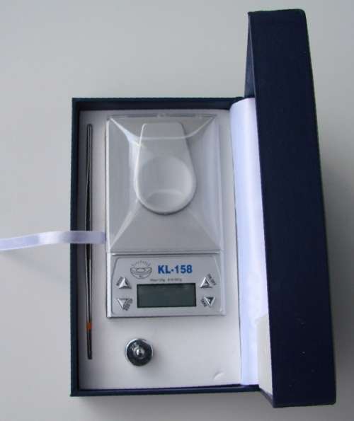 EXTREMELY ACCURATE DIGITAL CARAT SCALE