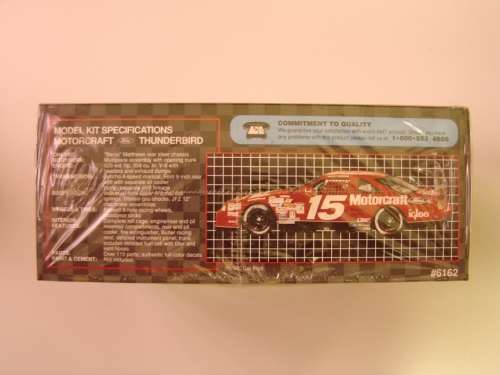 MOTORCRAFT FORD THUNDERBIRD NASCAR SCALE MODEL KIT : 1.25 SCALE