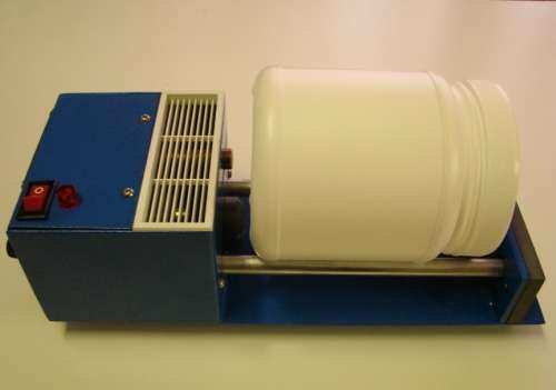 220V ROTARY ROCK TUMBLER WITH 4 POUND BARREL