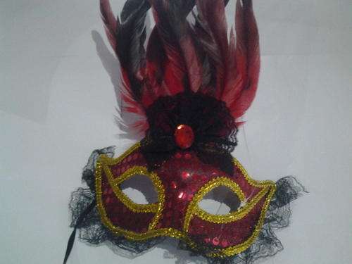 Lace and feathers Fancy mask - dress up was R50 now R25
