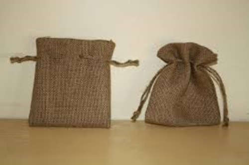 Hessian party bag / gift bag / drawstring bag  17x13cm