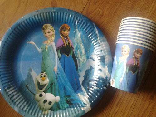 Frozen kids party paper plates and cups / glasses (10 plates and 10 cups for price)
