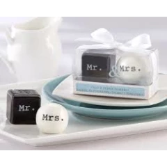 wedding salt and pepper shakers Mr and Mrs