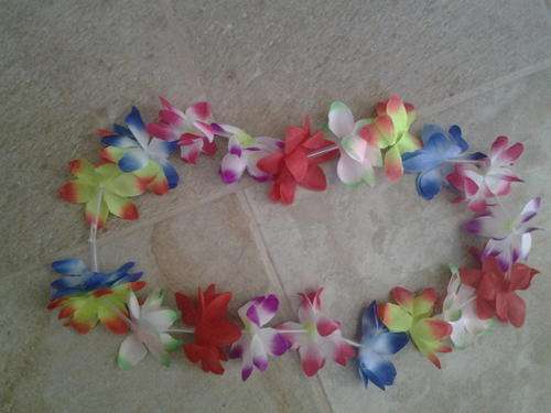 Hawaiian flower string necklace