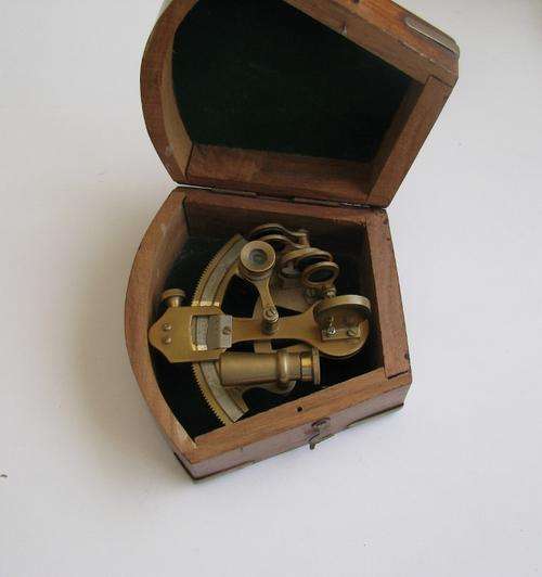Small  Brass Sextant in wooden box  NO RESERVE