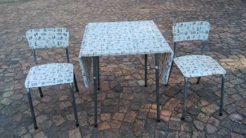 TABLE WITH 2 CHAIRS