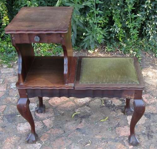 BALL- & CLAW TELEPHONE TABLE