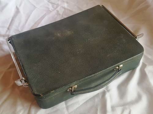 Superb Vintage Men's Toiletry Set