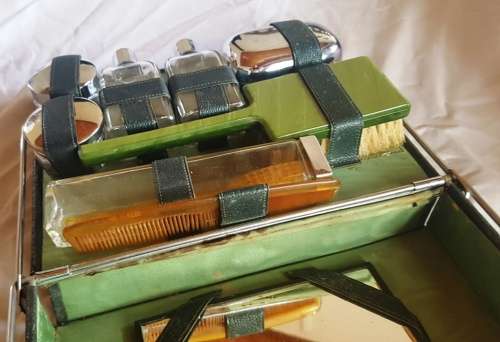 Superb Vintage Men's Toiletry Set