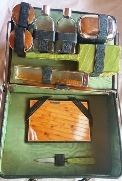 Superb Vintage Men's Toiletry Set
