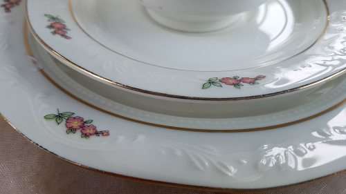 GORGEOUS HUGUENOT ROYALE FINE CHINA TRIO