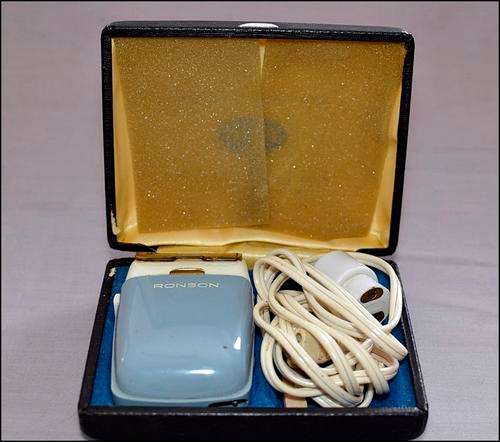 Fantastic find!! Vintage RONSON Electric Shaver in original box