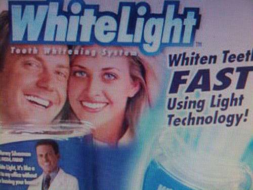 WHITE SMILE.