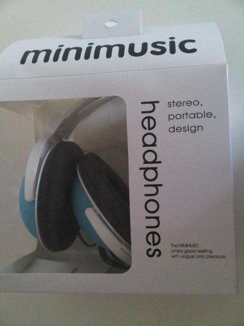 MINIMUSIC STEREO PORTABLE DESIGN HEADPHONES. TAKE IT TO THE STREETS!!!!