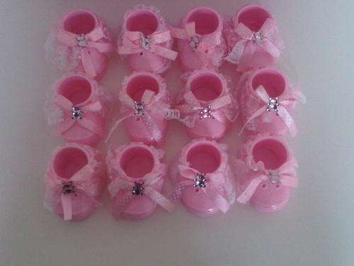 Six pairs of booties, a must for all baby showers. Six pairs for only R59.00