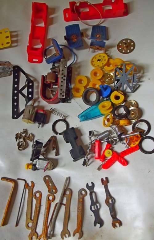 Large meccano set