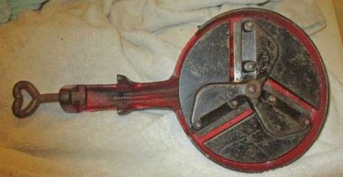 lovely vintage hand crank bean slicer