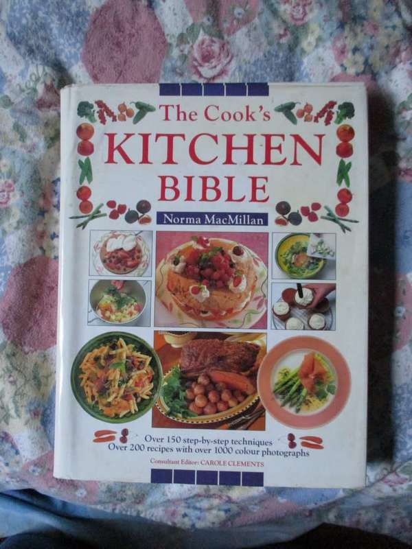 The Cook`s Kitchen Bible: Over 150 Step-By-Step Techniques