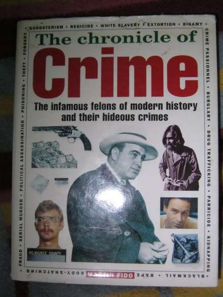 True Crime Books x8