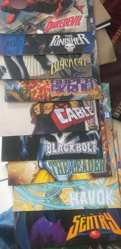 MARVEL EAGLEMOSS books with Figures (10)