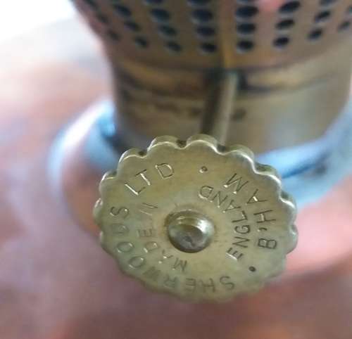 Oil lamp with reflector