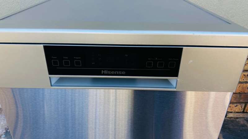 Hisense 15 Place Stainless Steel Dishwasher H15DSS