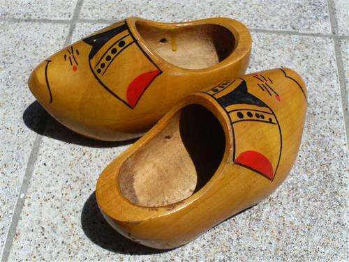 childrens wooden clogs size 13