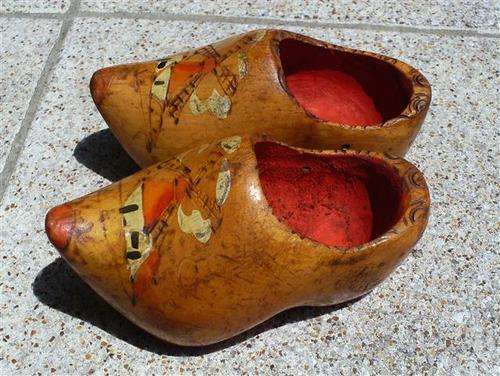 childrens wooden clogs size small 7