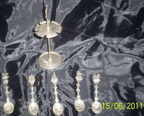 SPOONS WITH STAND