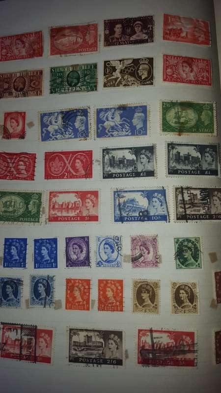 Set of 100 england stamps