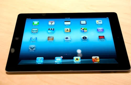 Apple IPAD 3 4G+WIFI B 32GB ILUV LEATHER POUCH, AND BLUE TOOTH KEYBOARD