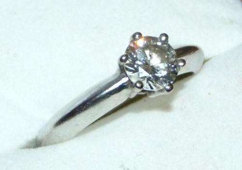 1ct Diamond ring set in 18ct White Gold