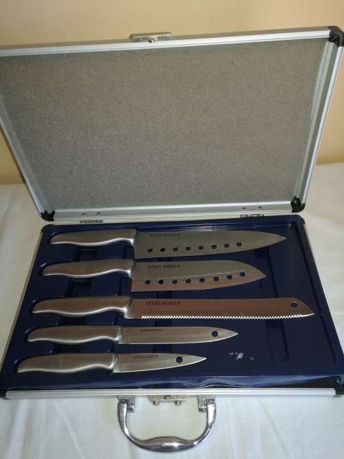 SET OF STEELWORTH KNIVES IN CASE