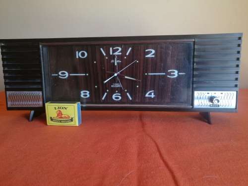 FABULOUS RETRO RHYTHM ALARM CLOCK