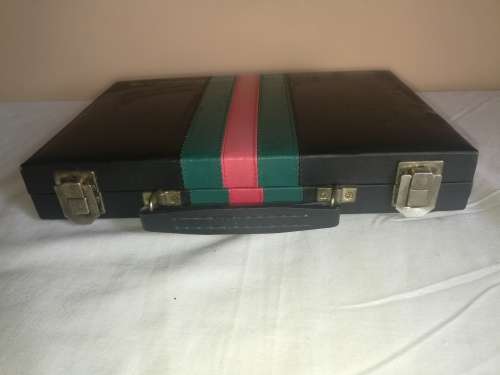 VINTAGE BACK GAMMON SET IN CASE