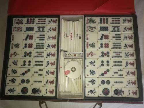 LOVELY VINTAGE MAH-JONG SET