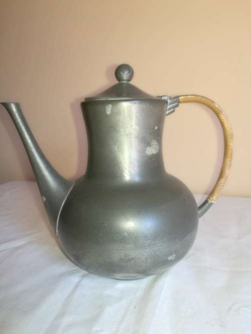 ROYAL HOLLAND PEWTER TEAPOT