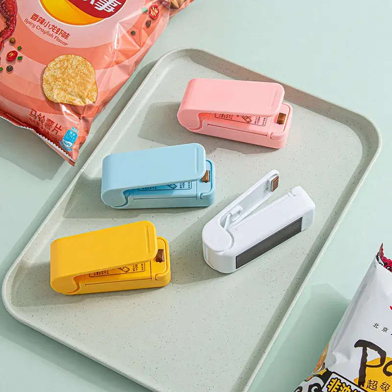 7 PACK TRENDING KITCHEN ACCESSORIES HAMPER
