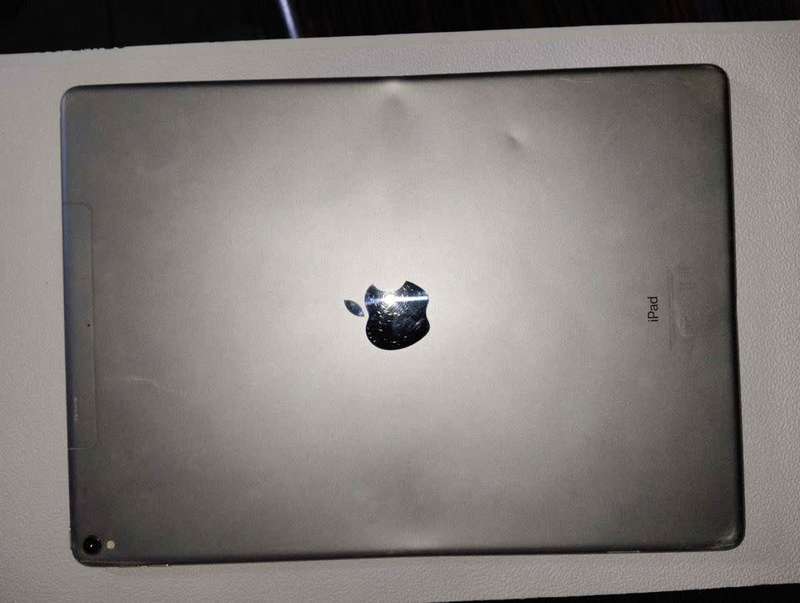 Damaged Apple iPad Pro 12.9" (2nd Gen) A1671 (WiFi + Cellular) 512GB Space Gray - Locked To Owner