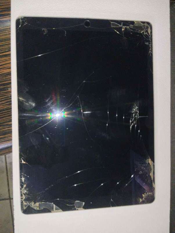Damaged Apple iPad Pro 12.9" (2nd Gen) A1671 (WiFi + Cellular) 512GB Space Gray - Locked To Owner
