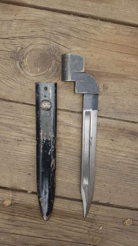 ASSORTED DAMAGED BAYONETS