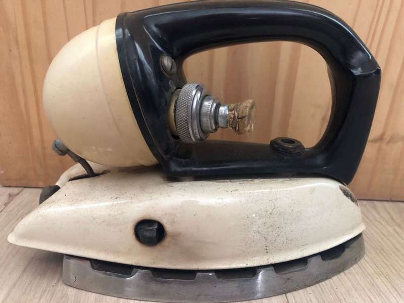 Vintage TILLEY model D.N. 250 domestic Iron