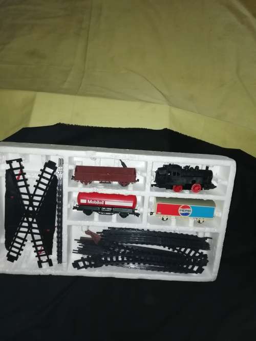 LIMA CRICK 8 WIND UP TRAIN SET
