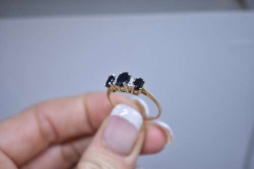 *PRECOIUS* sapphire and diamond 10k yellow gold ring