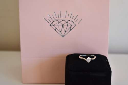 *WOW* Solitaire DIAMOND white gold 9k ring